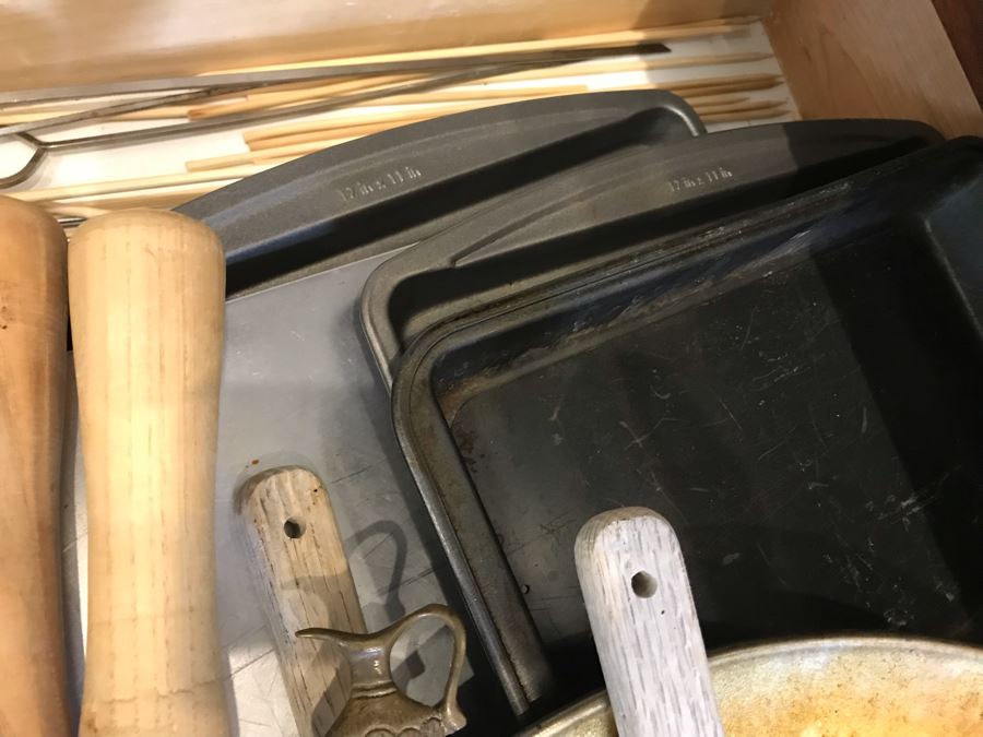 Kitched Bakeware Pan Lot With Cutting Board, Skewers, Baking Pans - See Photos [Photo 7]