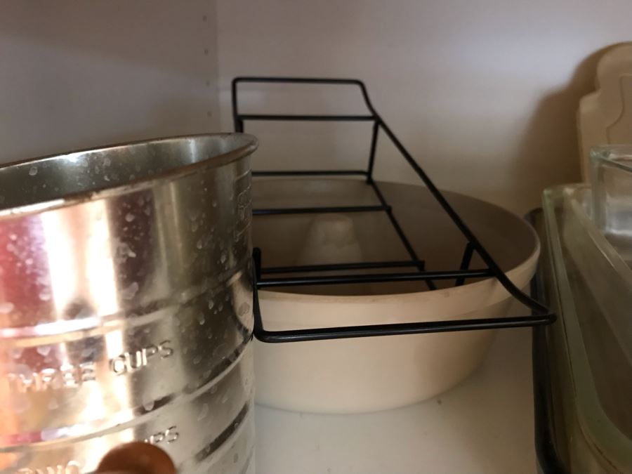 Kitchen Bakeware Lot With Pyrex Glass Baking Pans, Muffin Pans, Nordic Ware The Bundt Pan - See Photos [Photo 20]