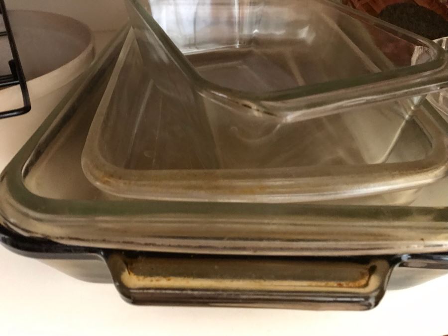 Kitchen Bakeware Lot With Pyrex Glass Baking Pans, Muffin Pans, Nordic Ware The Bundt Pan - See Photos [Photo 17]