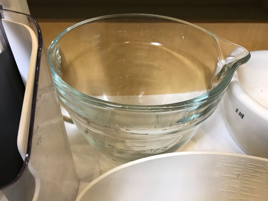 Pair Of Coffee Carafes, Cheese Grater, Strainers, Sunbeam Kitchen Scale, Glass Measuring Cup, Tupperware Lot - See Photos [Photo 7]