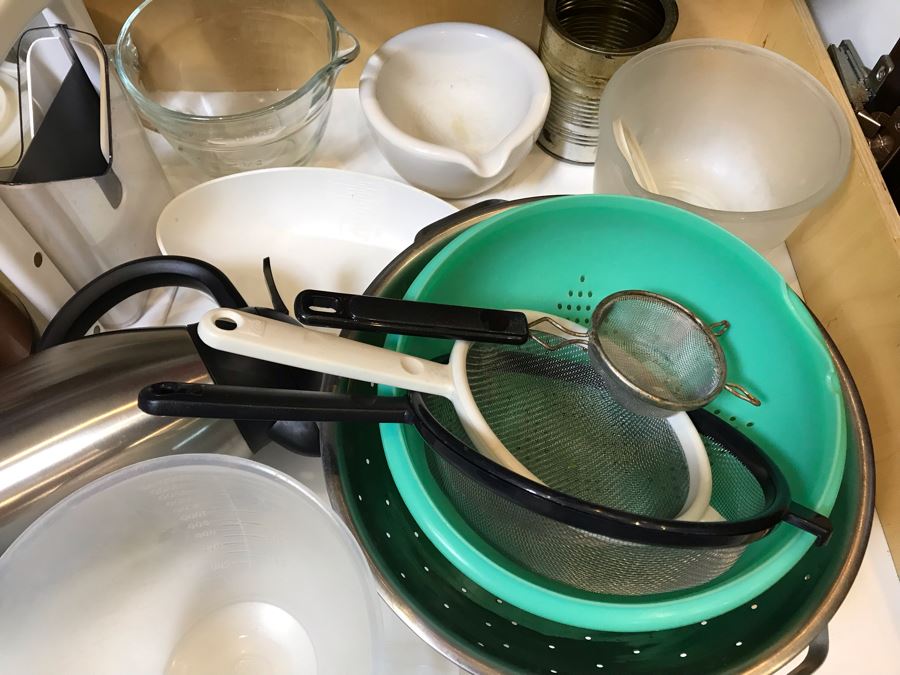 Pair Of Coffee Carafes, Cheese Grater, Strainers, Sunbeam Kitchen Scale, Glass Measuring Cup, Tupperware Lot - See Photos [Photo 8]