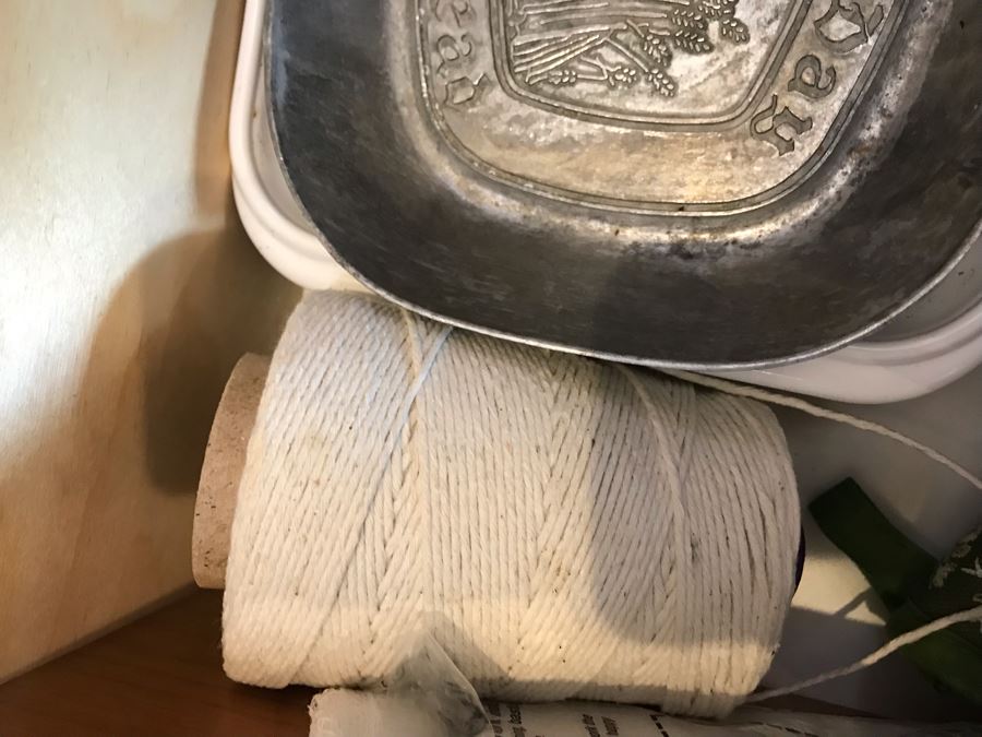 Cooking Temperature Gauges, Trivets, Oven Mits, Corning Ware Rack MR-1, Metal Bread Plate - See Photos [Photo 15]