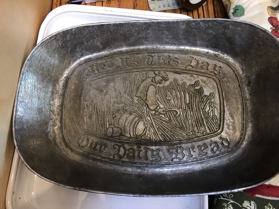 Cooking Temperature Gauges, Trivets, Oven Mits, Corning Ware Rack MR-1, Metal Bread Plate - See Photos [Photo 3]