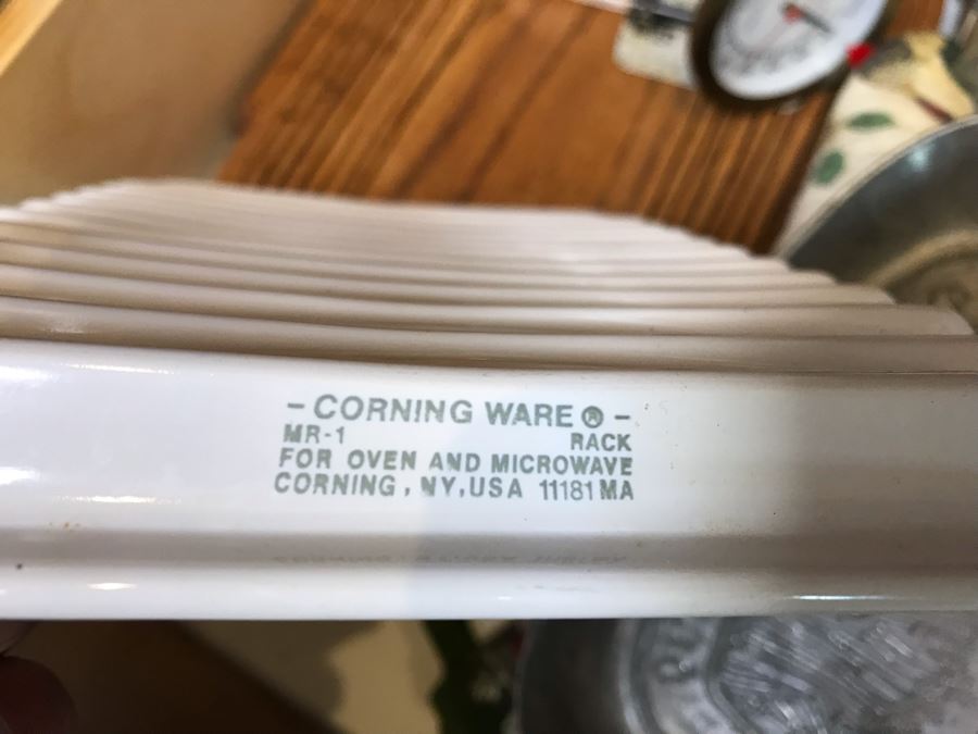 Cooking Temperature Gauges, Trivets, Oven Mits, Corning Ware Rack MR-1, Metal Bread Plate - See Photos [Photo 10]