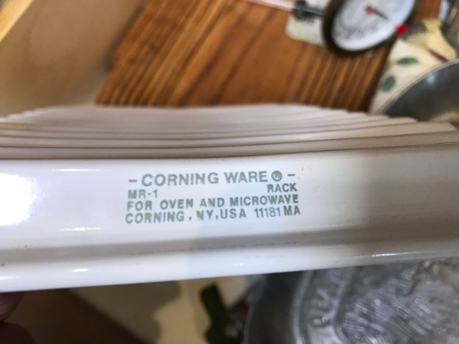 Cooking Temperature Gauges, Trivets, Oven Mits, Corning Ware Rack MR-1, Metal Bread Plate - See Photos [Photo 9]