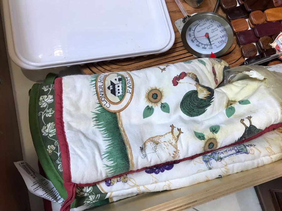 Cooking Temperature Gauges, Trivets, Oven Mits, Corning Ware Rack MR-1, Metal Bread Plate - See Photos [Photo 7]