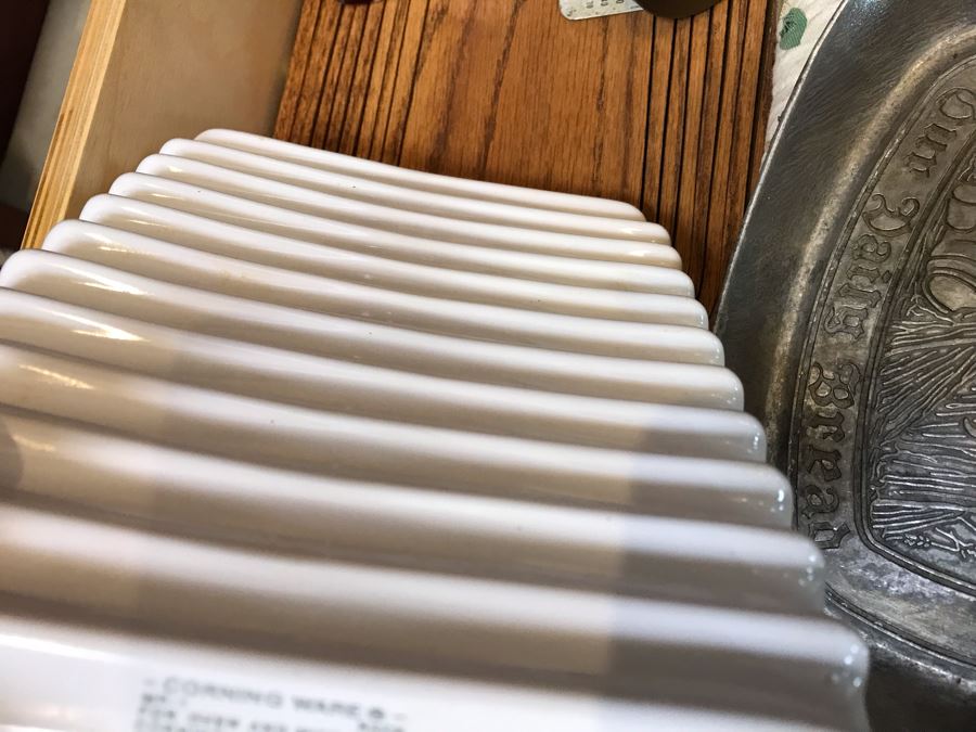 Cooking Temperature Gauges, Trivets, Oven Mits, Corning Ware Rack MR-1, Metal Bread Plate - See Photos [Photo 11]