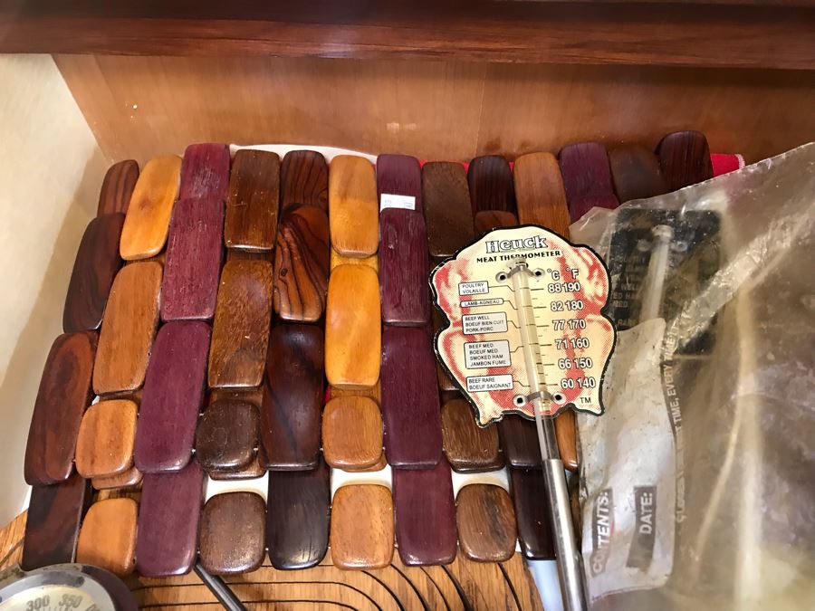 Cooking Temperature Gauges, Trivets, Oven Mits, Corning Ware Rack MR-1, Metal Bread Plate - See Photos [Photo 5]