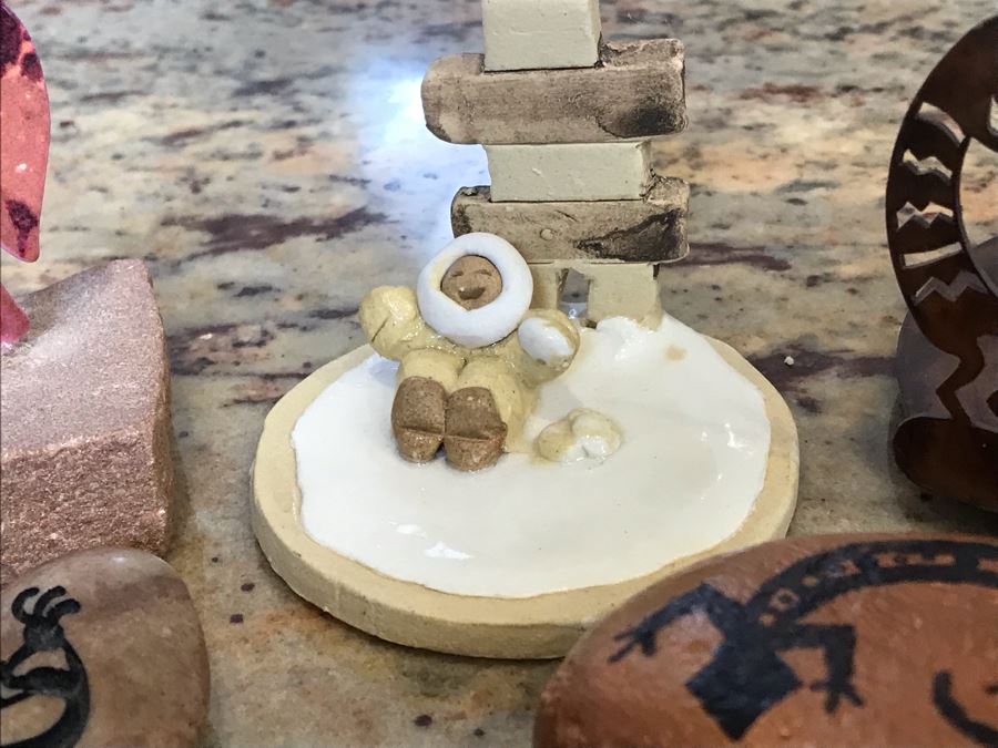 (6) Home Decor Lot Including Handmade Eskimo Figurine From Canada And Rocks And Figures Depicting Native American Fertility Deity Kokopelli - See Photos [Photo 4]