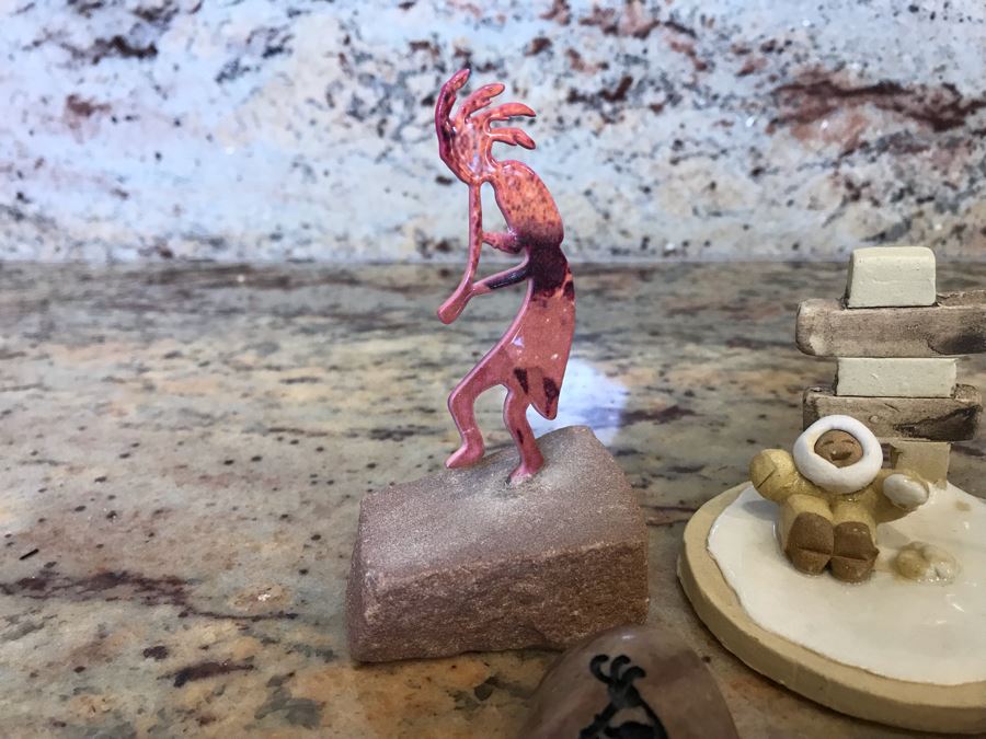 (6) Home Decor Lot Including Handmade Eskimo Figurine From Canada And Rocks And Figures Depicting Native American Fertility Deity Kokopelli - See Photos [Photo 2]