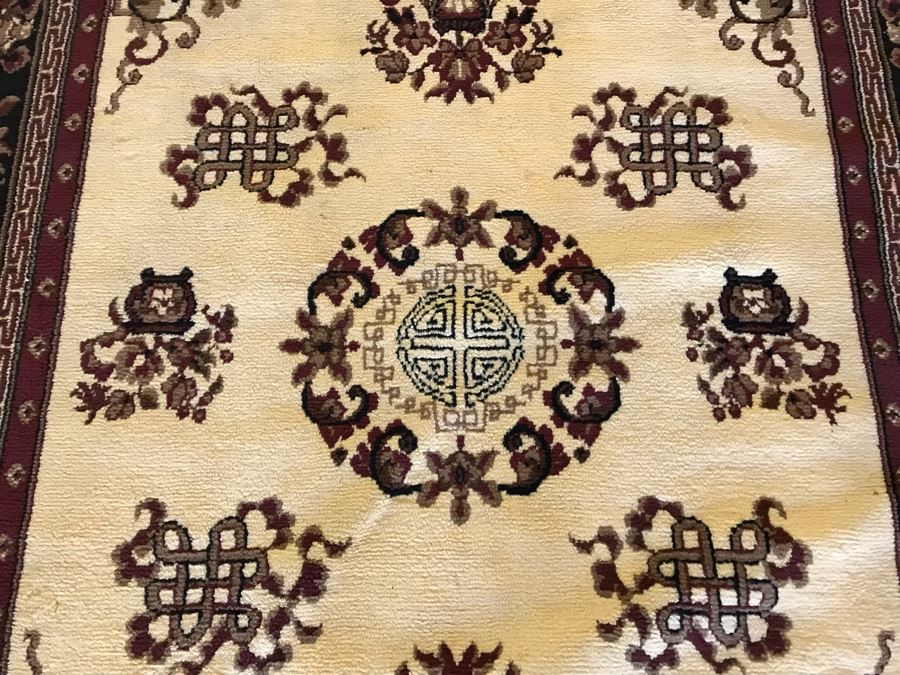 Machine Woven Synthetic Area Rug 8' X 67' [Photo 5]