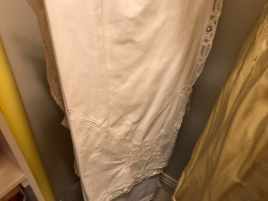 Linens Tablecloths Lot - See Photos [Photo 7]