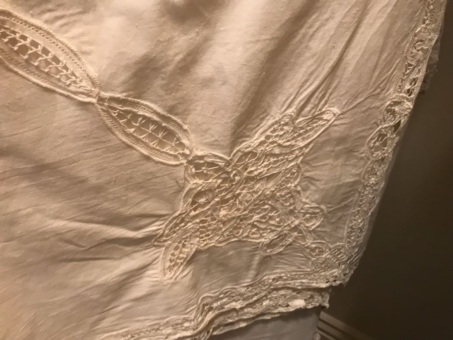 Linens Tablecloths Lot - See Photos [Photo 8]