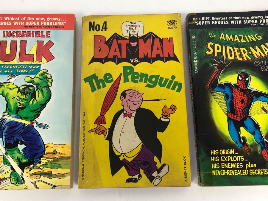 Set Of (3) Vintage Comic Paperback Books: No. 4 Batman Vs. The Penguin 1st Printing 1966, 1966 The Amazing Spider-Man Collector's Album And 1966 The Incredible Hulk Collector's Album [Photo 3]