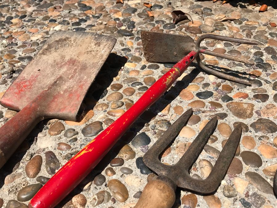 Vintage Gardening Tools Lot With Various Colored Handles And Small Galvanized Can [Photo 7]