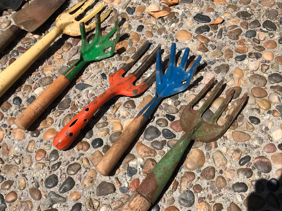 Vintage Gardening Tools Lot With Various Colored Handles And Small Galvanized Can [Photo 4]