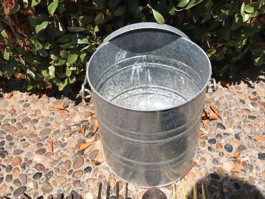 Vintage Gardening Tools Lot With Various Colored Handles And Small Galvanized Can [Photo 9]