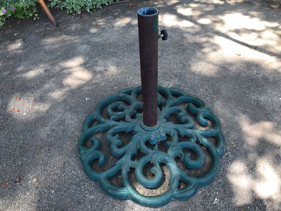 Sunbrella Outdoor Umbrella With Cast Iron Umbrella Stand