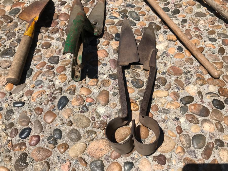 Vintage Gardening Tools, Vintage American Mercantile Metal Scoop And Woven Wicker Basket [Photo 6]