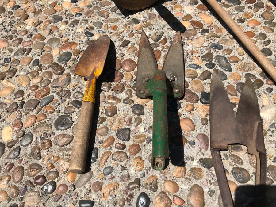 Vintage Gardening Tools, Vintage American Mercantile Metal Scoop And Woven Wicker Basket [Photo 7]