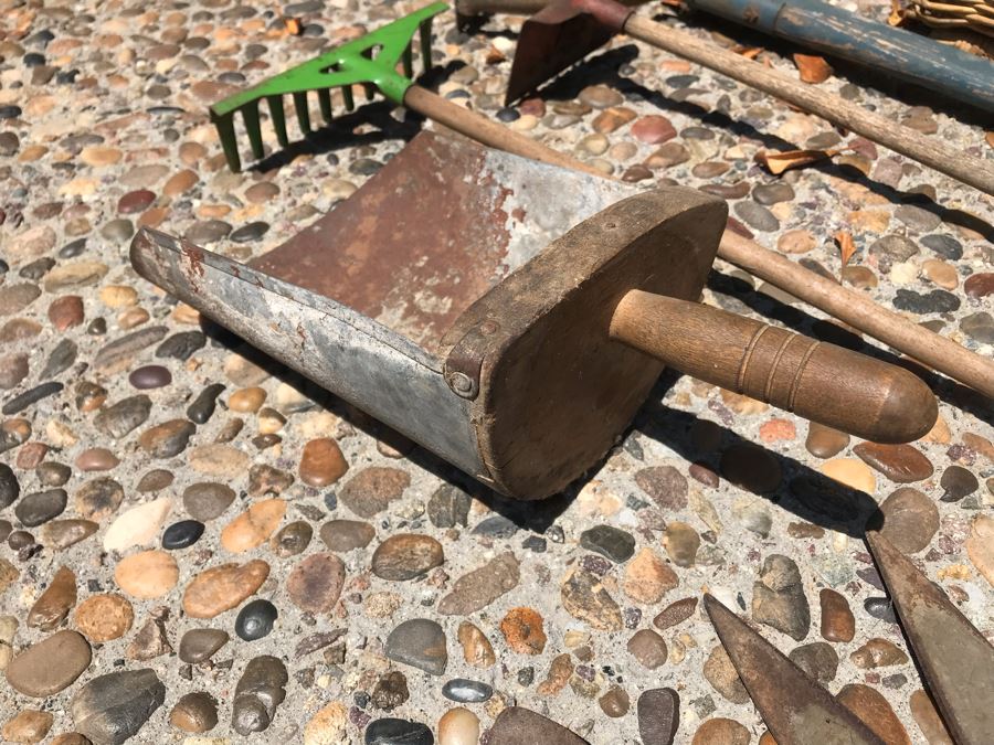 Vintage Gardening Tools, Vintage American Mercantile Metal Scoop And Woven Wicker Basket [Photo 8]