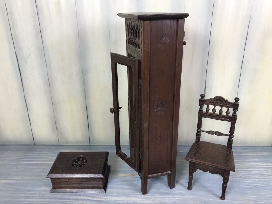 Pair Of Intricately Hand Carved Wooden Doll Furniture Chair And Cupboard Plus Wooden Box [Photo 10]