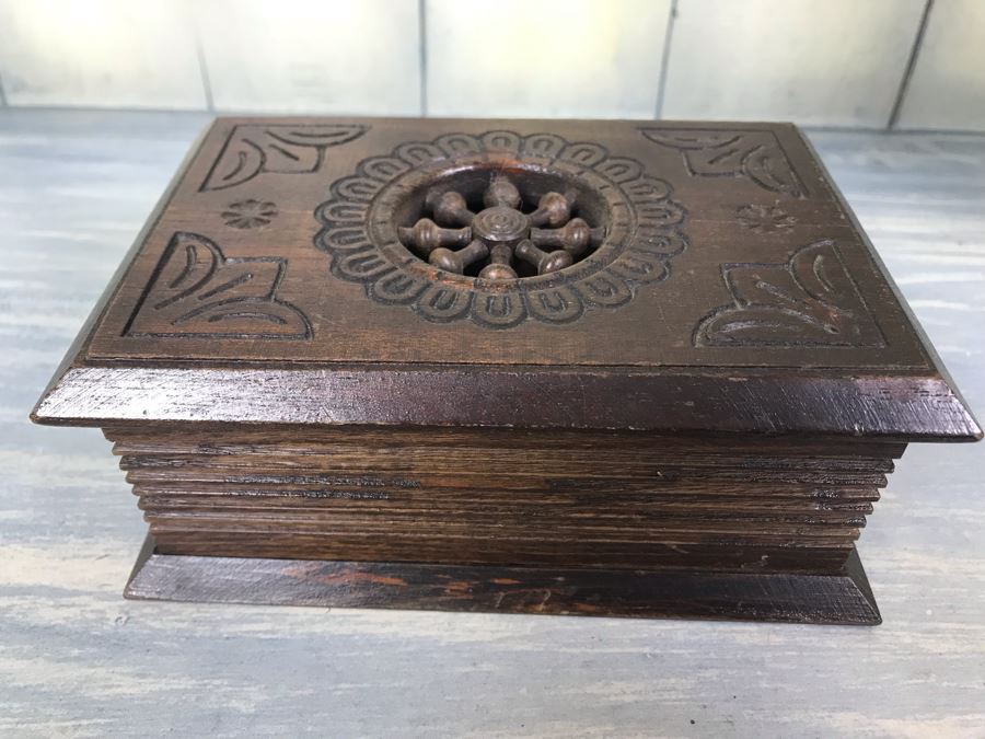 Pair Of Intricately Hand Carved Wooden Doll Furniture Chair And Cupboard Plus Wooden Box [Photo 15]