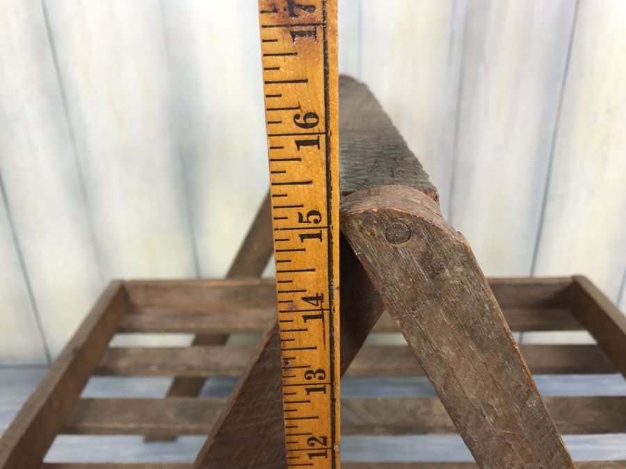 Vintage Wooden Strawberry Basket Carrier 17'W X 15'H [Photo 10]