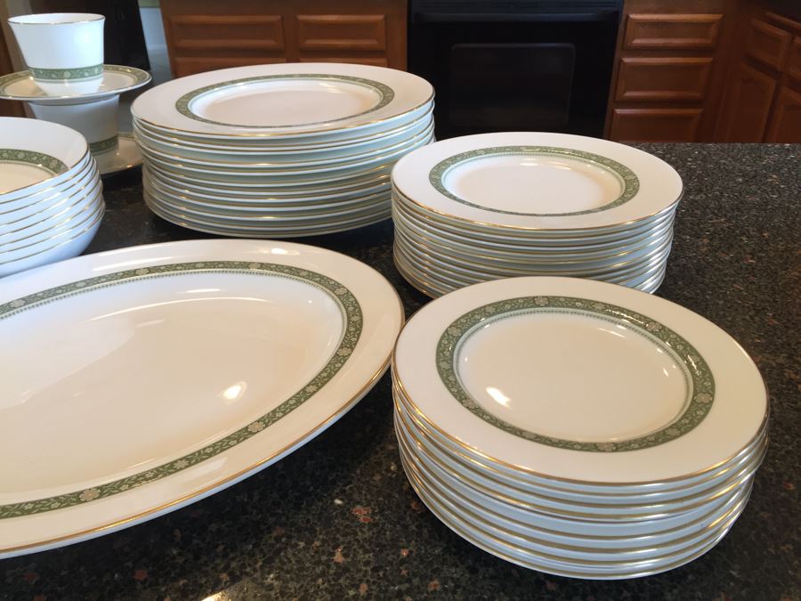 Elegant Royal Doulton English Fine Bone China Set Service Rondelay H5004 Pattern [Photo 5]
