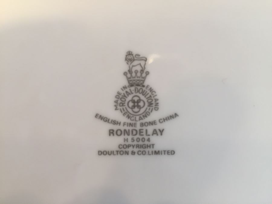 Elegant Royal Doulton English Fine Bone China Set Service Rondelay H5004 Pattern [Photo 6]