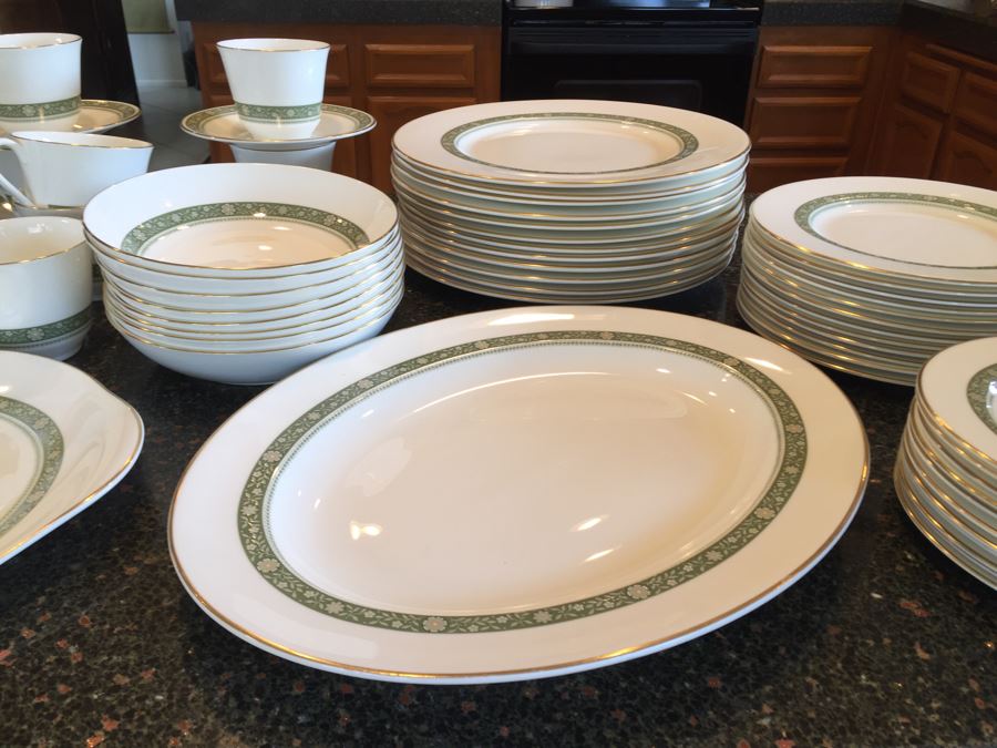 Elegant Royal Doulton English Fine Bone China Set Service Rondelay H5004 Pattern [Photo 4]