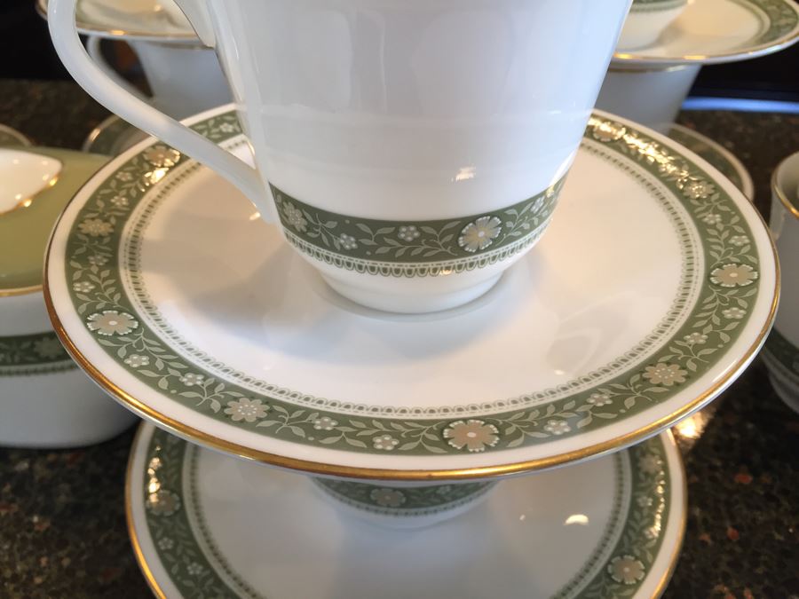 Elegant Royal Doulton English Fine Bone China Set Service Rondelay H5004 Pattern [Photo 8]