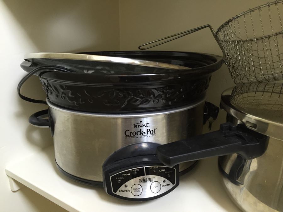 Just Added - (2) Shelves Of Kitchen Appliances And Items Including Sunbeam Breadmaker, Waring Ice Cream Parlor, Hamilton Beach Juice Extractor, Crock Pot - See Photos [Photo 5]