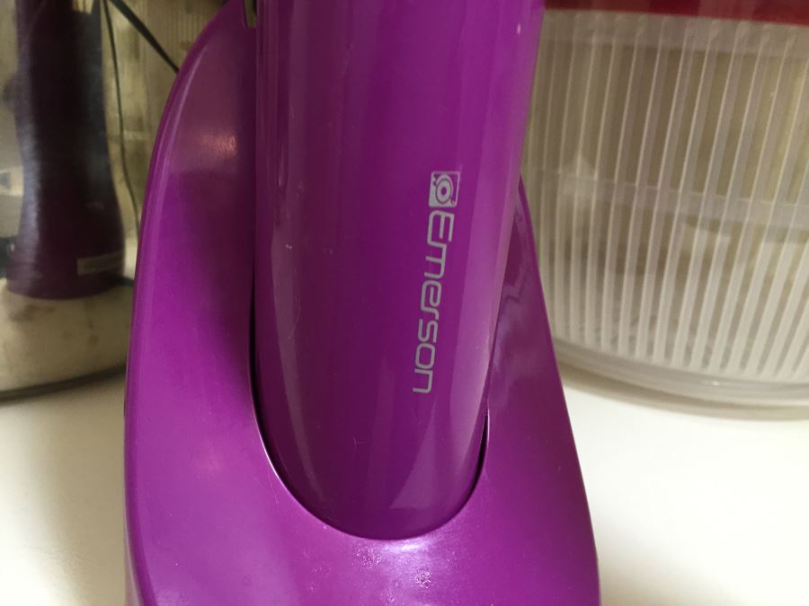 Just Added - (2) Shelves Of Kitchen Appliances And Items Including Sunbeam Breadmaker, Waring Ice Cream Parlor, Hamilton Beach Juice Extractor, Crock Pot - See Photos [Photo 8]