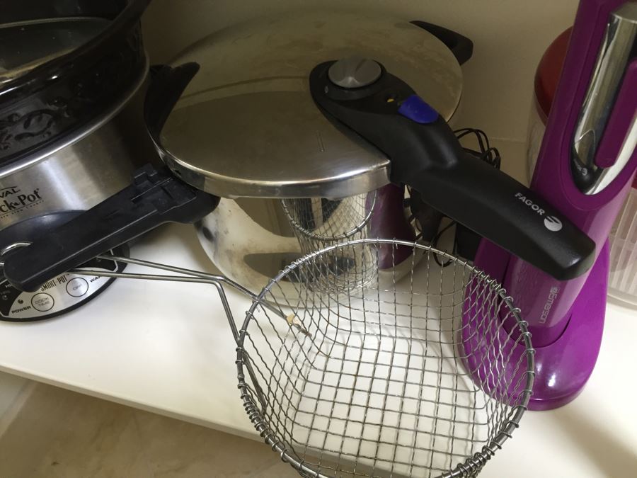 Just Added - (2) Shelves Of Kitchen Appliances And Items Including Sunbeam Breadmaker, Waring Ice Cream Parlor, Hamilton Beach Juice Extractor, Crock Pot - See Photos [Photo 6]