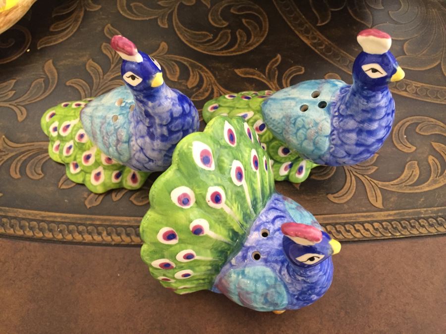 Just Added - Home Decor Lot With Various Handpainted Plates, Nepalese Tibetan Brass Filigree Birds With Inlayed Coral And Turquoise, Hand-Blown Glass Plate, Metal Basket (One Of The Small Bird Figurines Has Chip) - See Photos [Photo 8]