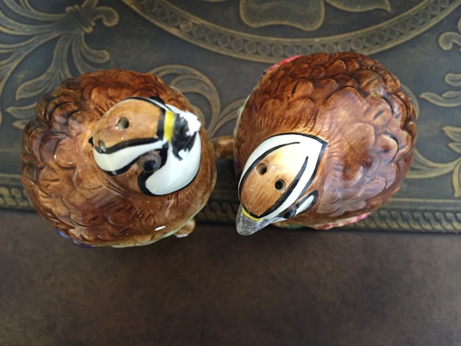 Just Added - Home Decor Lot With Various Handpainted Plates, Nepalese Tibetan Brass Filigree Birds With Inlayed Coral And Turquoise, Hand-Blown Glass Plate, Metal Basket (One Of The Small Bird Figurines Has Chip) - See Photos [Photo 12]