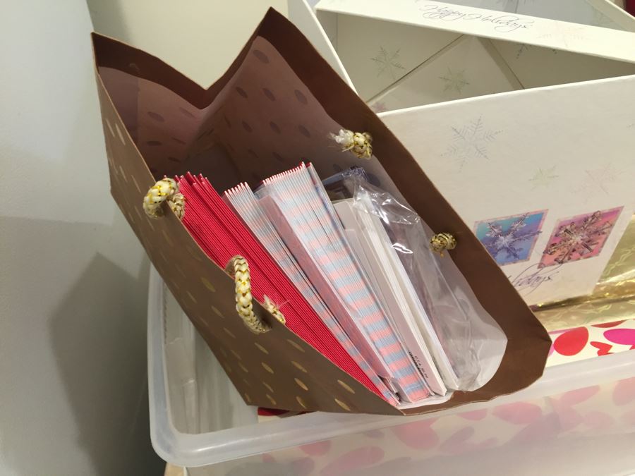 Just Added - Wrapping Paper, Ribbons And Box Lot [Photo 9]