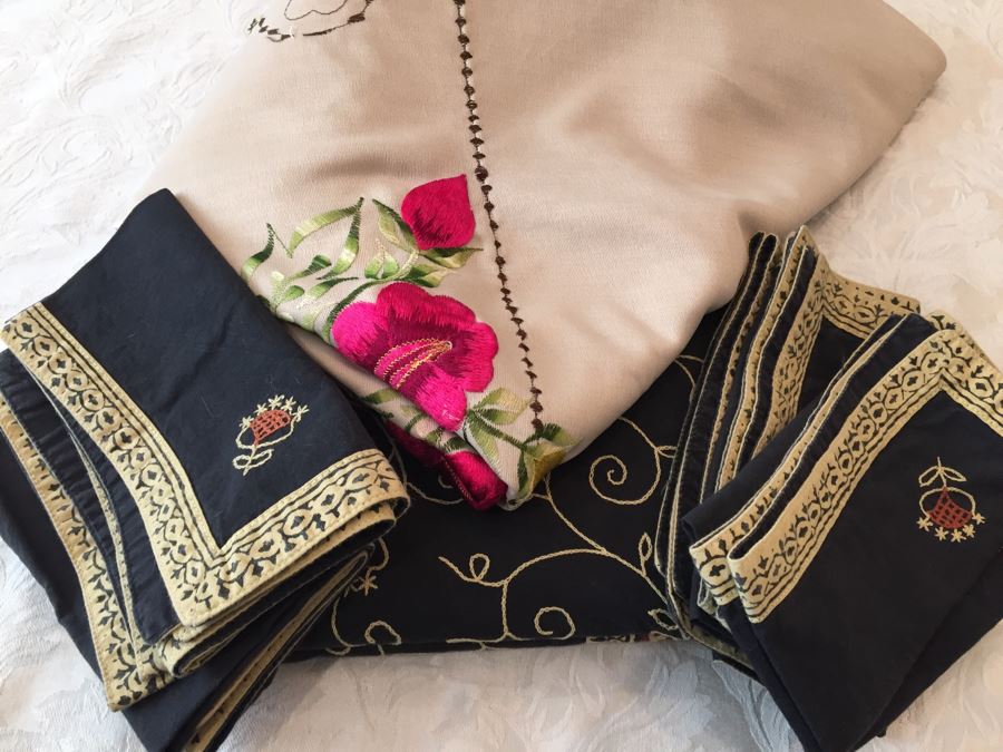 Just Added - Stunning Embroidered Roses Tablecloth And Black Galleria Gultex Embroidered Tablecloth With Matching Placemats [Photo 2]