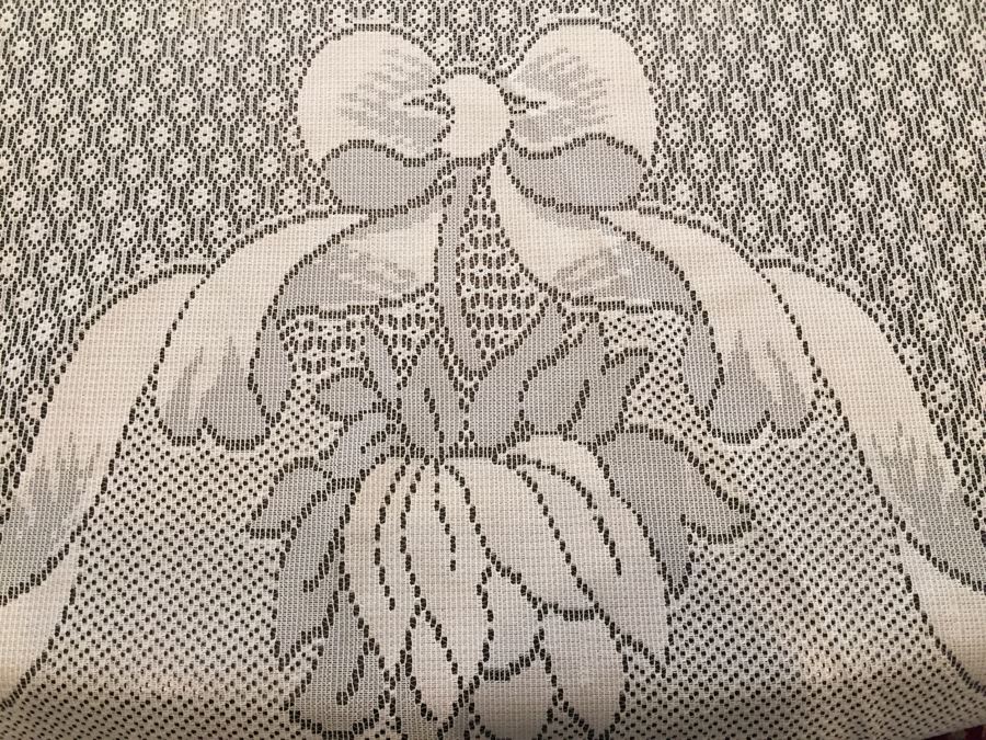 Just Added - Set Of (3) Tablecloths Includes LENOX Tablecloth With Matching Placemats [Photo 21]