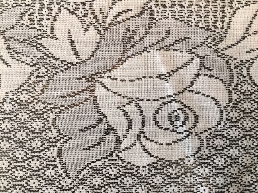 Just Added - Set Of (3) Tablecloths Includes LENOX Tablecloth With Matching Placemats [Photo 19]