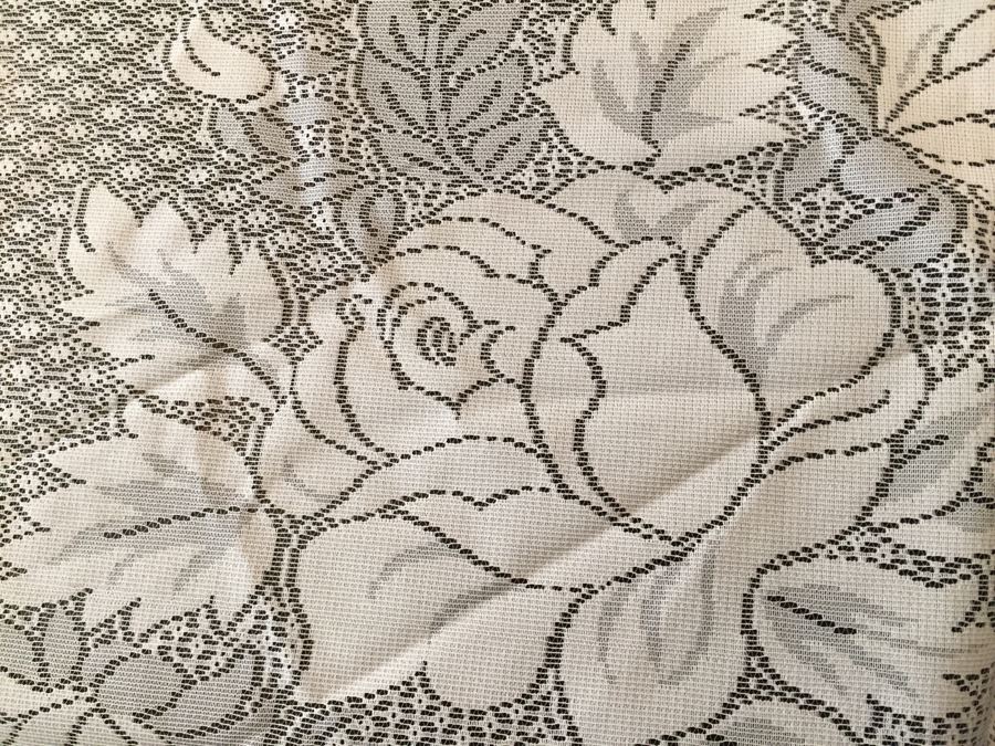 Just Added - Set Of (3) Tablecloths Includes LENOX Tablecloth With Matching Placemats [Photo 20]