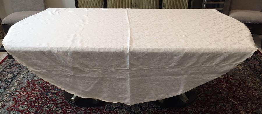 Just Added - Set Of (3) Tablecloths Includes LENOX Tablecloth With Matching Placemats [Photo 4]