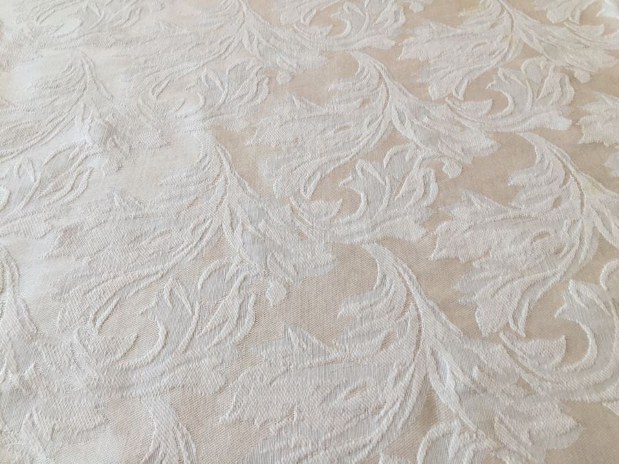 Just Added - Set Of (3) Tablecloths Includes LENOX Tablecloth With Matching Placemats [Photo 24]