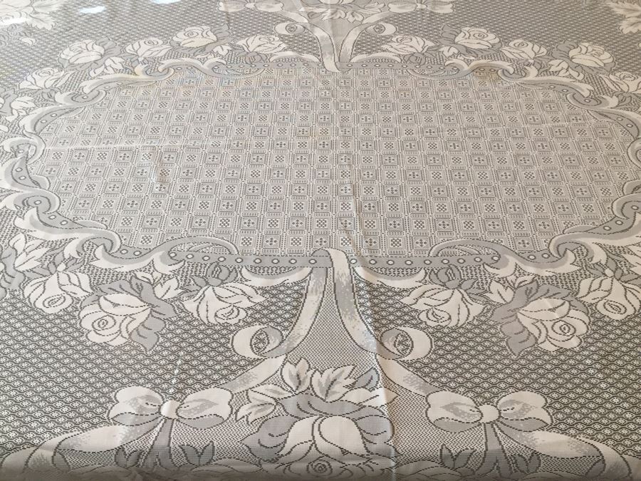 Just Added - Set Of (3) Tablecloths Includes LENOX Tablecloth With Matching Placemats [Photo 16]