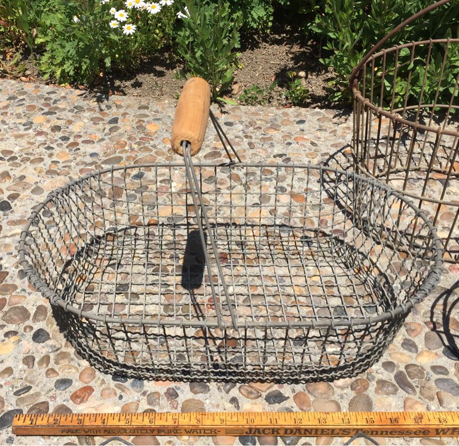 (4) Vintage Metal Wire Egg Baskets, One Metal Carrier And One Wooden Carrier [Photo 4]
