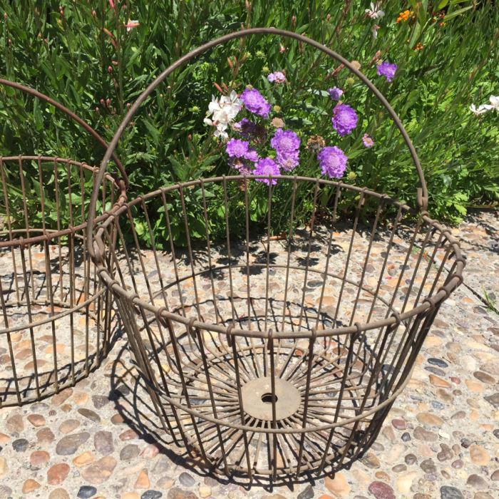(4) Vintage Metal Wire Egg Baskets, One Metal Carrier And One Wooden Carrier [Photo 6]