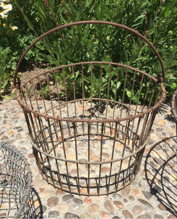 (4) Vintage Metal Wire Egg Baskets, One Metal Carrier And One Wooden Carrier [Photo 5]