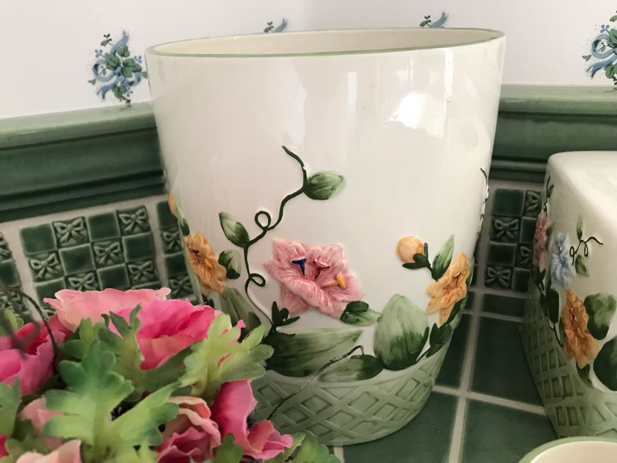 Collection Of Bathroom Organizers And Home Decor [Photo 8]