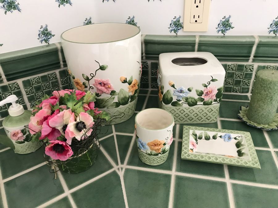 Collection Of Bathroom Organizers And Home Decor [Photo 2]